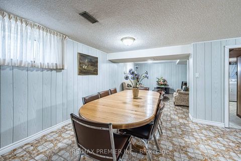 Photo 13 at 22 Meadow Lane Avenue, CFB, Toronto