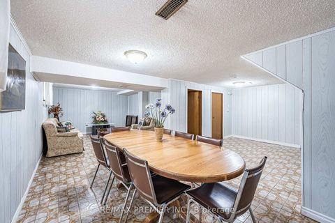 Photo 14 at 22 Meadow Lane Avenue, CFB, Toronto