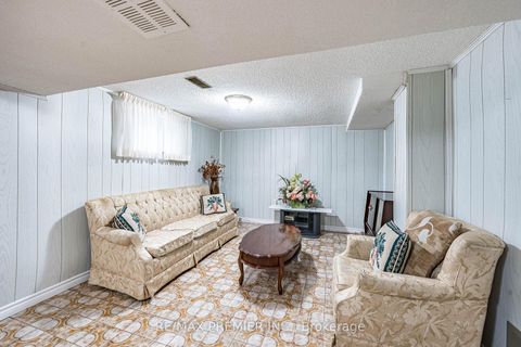 Photo 16 at 22 Meadow Lane Avenue, CFB, Toronto