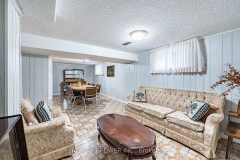 Photo 17 at 22 Meadow Lane Avenue, CFB, Toronto