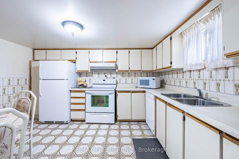 Photo 20 at 22 Meadow Lane Avenue, CFB, Toronto