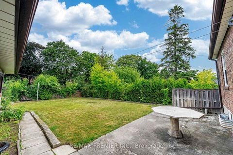 Photo 21 at 22 Meadow Lane Avenue, CFB, Toronto