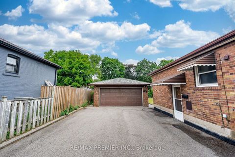 Photo 24 at 22 Meadow Lane Avenue, CFB, Toronto