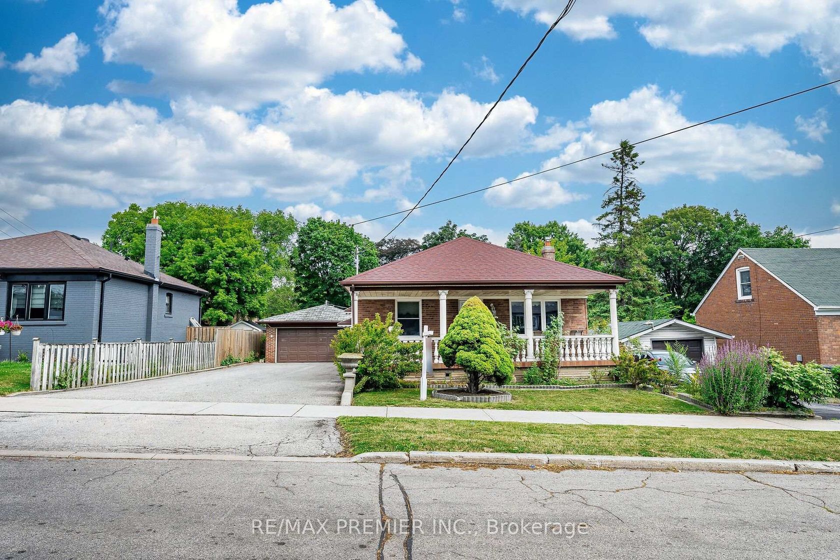 22 Meadow Lane Avenue, CFB, Toronto 