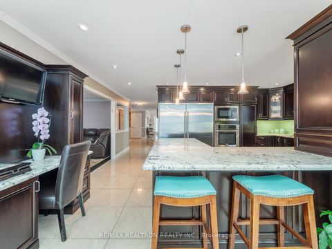 Photo 3 at 123 Hammerstone Crescent, Beverley Glen, Vaughan