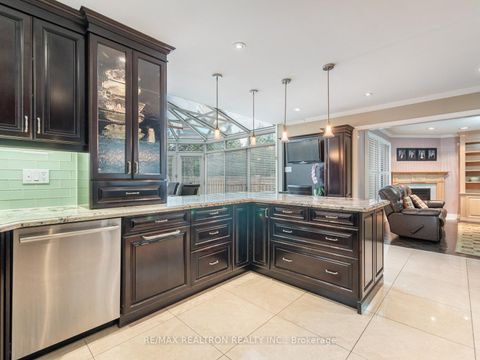 Photo 5 at 123 Hammerstone Crescent, Beverley Glen, Vaughan