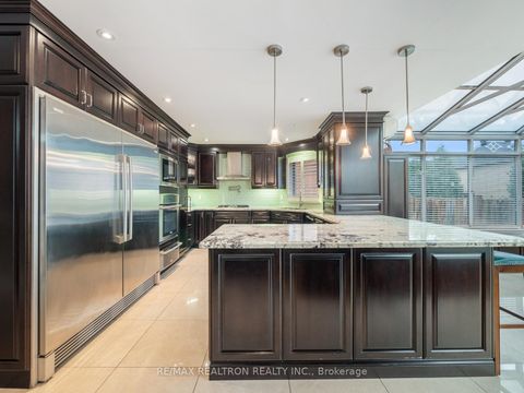 Photo 7 at 123 Hammerstone Crescent, Beverley Glen, Vaughan