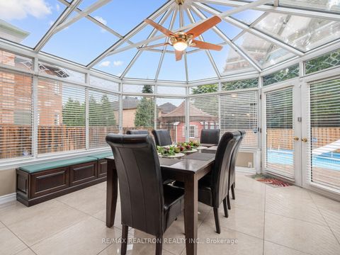 Photo 8 at 123 Hammerstone Crescent, Beverley Glen, Vaughan