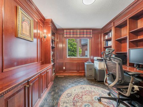 Photo 13 at 123 Hammerstone Crescent, Beverley Glen, Vaughan
