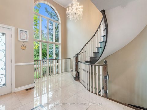 Photo 14 at 123 Hammerstone Crescent, Beverley Glen, Vaughan