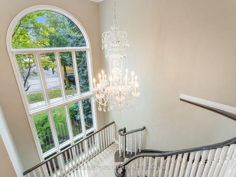 Photo 15 at 123 Hammerstone Crescent, Beverley Glen, Vaughan