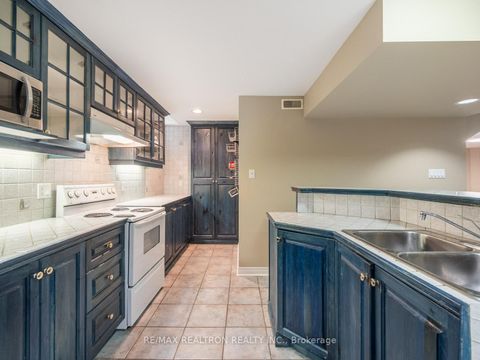 Photo 25 at 123 Hammerstone Crescent, Beverley Glen, Vaughan