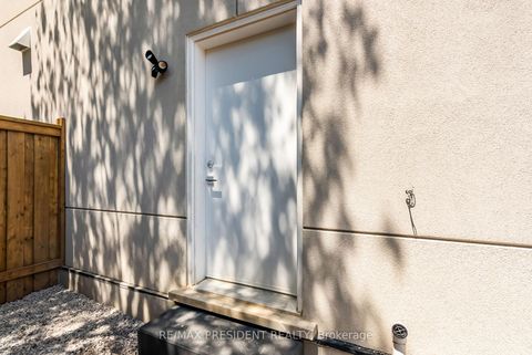 Photo 42 at 16 Humheller Road, Clairville, Toronto