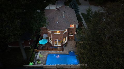 Photo 2 at 13 Irwin Drive, Northwest, Barrie