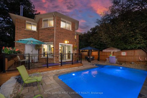 Photo 3 at 13 Irwin Drive, Northwest, Barrie