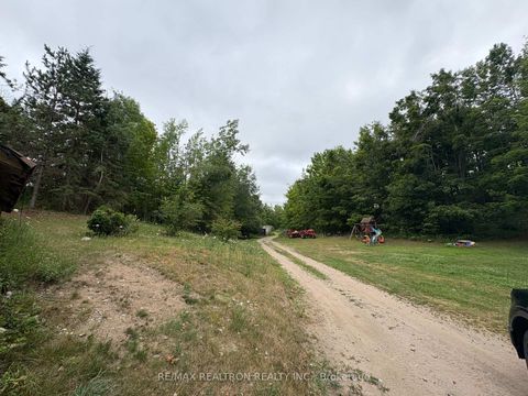 Photo 22 at 2089 Dwinnell Road, 400 North, Barrie