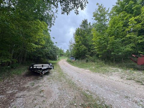 Photo 23 at 2089 Dwinnell Road, 400 North, Barrie