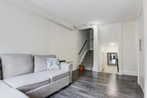 Photo 7 at 838 - 75 Weldrick Road E, Observatory, Richmond Hill