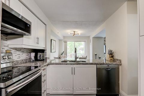 Photo 19 at 838 - 75 Weldrick Road E, Observatory, Richmond Hill