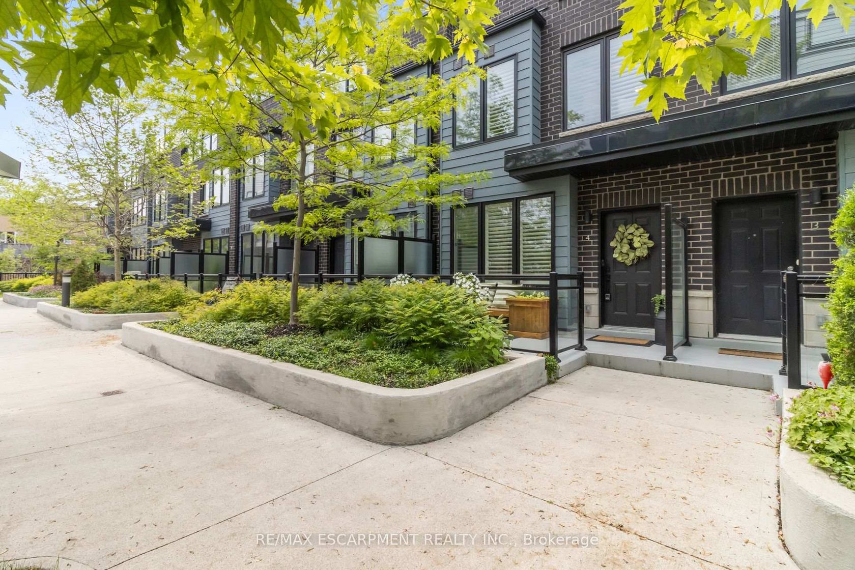 4 - 2232 Bromsgrove Road, Clarkson, Mississauga 
