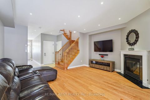 Photo 1 at 148 Chayna Crescent, Patterson, Vaughan
