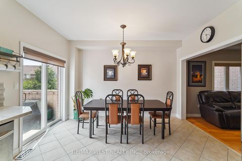 Photo 3 at 148 Chayna Crescent, Patterson, Vaughan