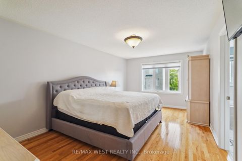Photo 4 at 148 Chayna Crescent, Patterson, Vaughan
