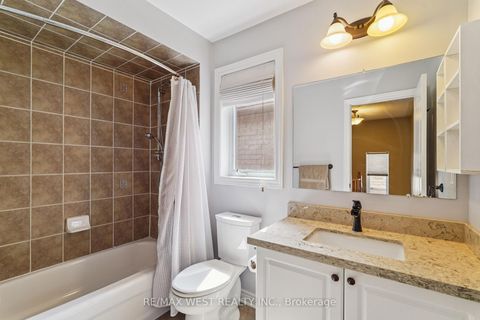 Photo 8 at 148 Chayna Crescent, Patterson, Vaughan