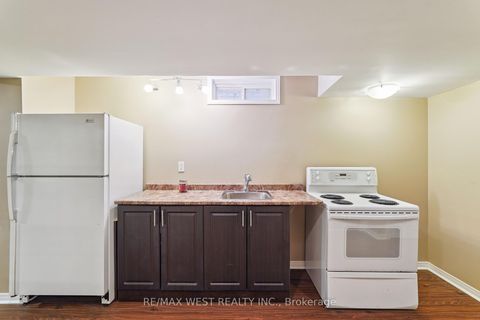 Photo 9 at 148 Chayna Crescent, Patterson, Vaughan