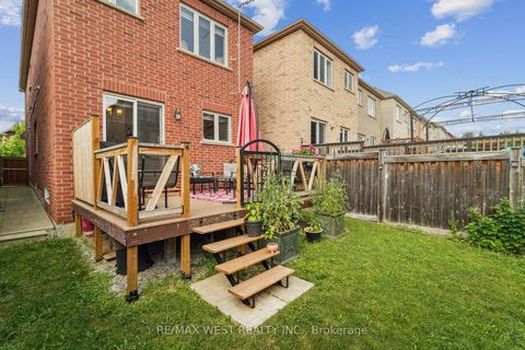 Photo 12 at 148 Chayna Crescent, Patterson, Vaughan