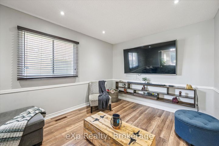 Photo 6 at 8 Lanercost Way, Heart Lake East, Brampton