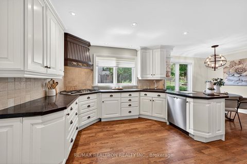 Photo 14 at 2 Aukland Lane, King City, King