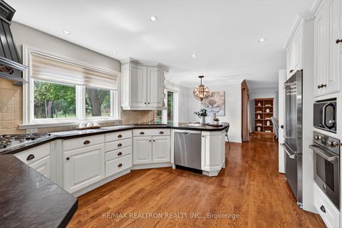Photo 15 at 2 Aukland Lane, King City, King