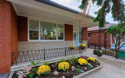 Photo 5 at 204 Derrydown Road, York University Heights, Toronto