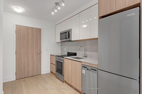 Photo 3 at 127 - 11 Maryport Avenue, CFB, Toronto