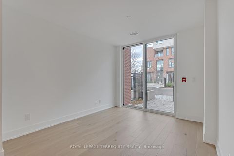 Photo 4 at 127 - 11 Maryport Avenue, CFB, Toronto