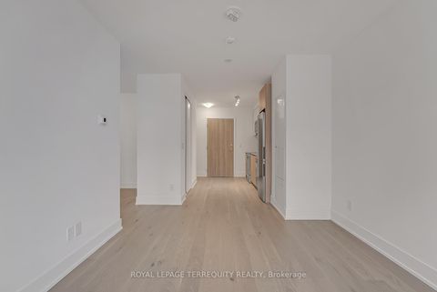 Photo 6 at 127 - 11 Maryport Avenue, CFB, Toronto