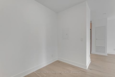Photo 10 at 127 - 11 Maryport Avenue, CFB, Toronto