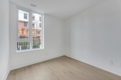 Photo 12 at 127 - 11 Maryport Avenue, CFB, Toronto