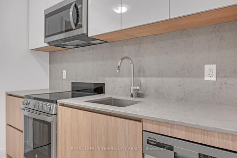 Photo 16 at 127 - 11 Maryport Avenue, CFB, Toronto