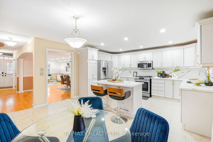 Photo 5 at 3 Turret Crescent, Fletcher's Meadow, Brampton