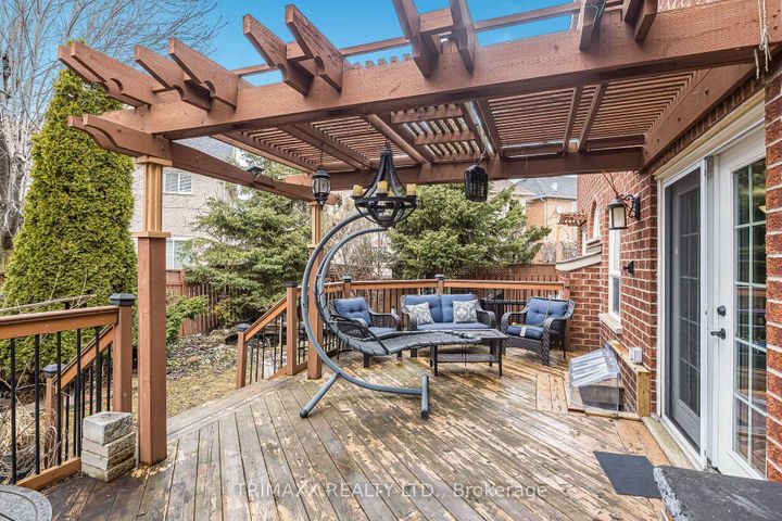 Photo 11 at 3 Turret Crescent, Fletcher's Meadow, Brampton