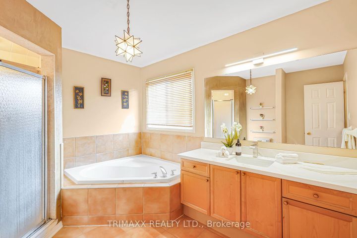 Photo 17 at 3 Turret Crescent, Fletcher's Meadow, Brampton