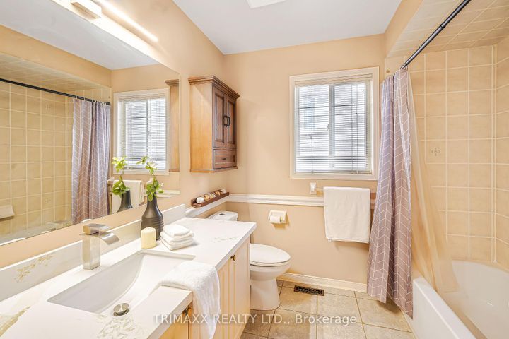 Photo 19 at 3 Turret Crescent, Fletcher's Meadow, Brampton