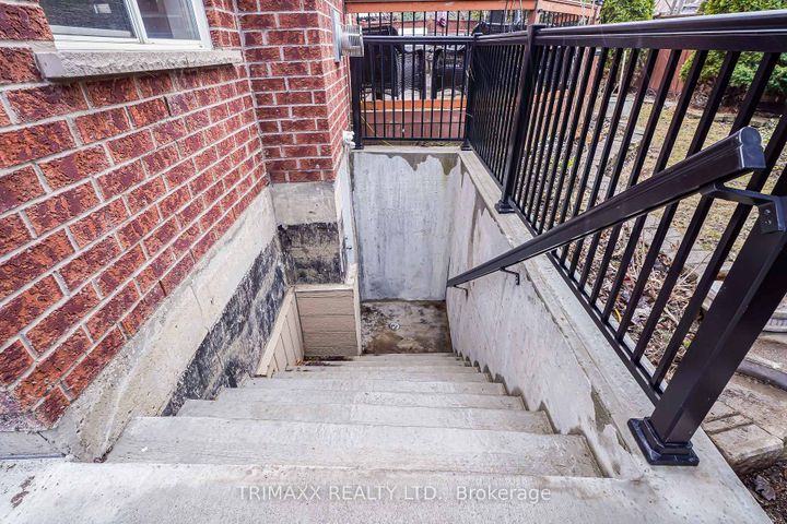 Photo 23 at 3 Turret Crescent, Fletcher's Meadow, Brampton