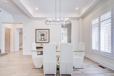 Photo 11 at 2359 Saw Whet Boulevard, GA Glen Abbey, Oakville