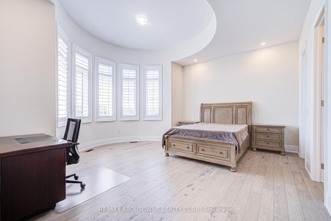 Photo 33 at 2359 Saw Whet Boulevard, GA Glen Abbey, Oakville