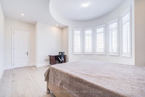 Photo 34 at 2359 Saw Whet Boulevard, GA Glen Abbey, Oakville