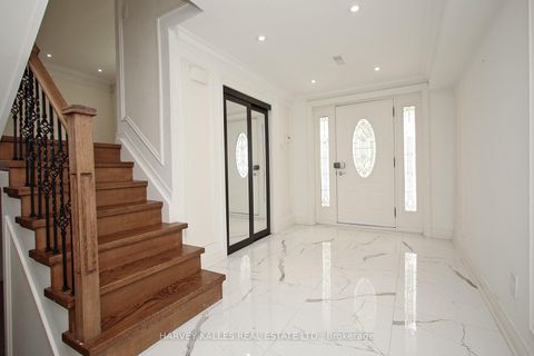 Photo 2 at 140 Wedgewood Drive, Newtonbrook East, Toronto