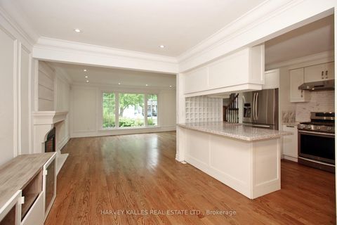 Photo 4 at 140 Wedgewood Drive, Newtonbrook East, Toronto